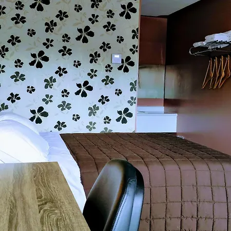 Kings Inn Midland Room photo
